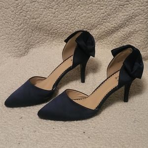 Journee Collection Tanzi cut out pumps size 9